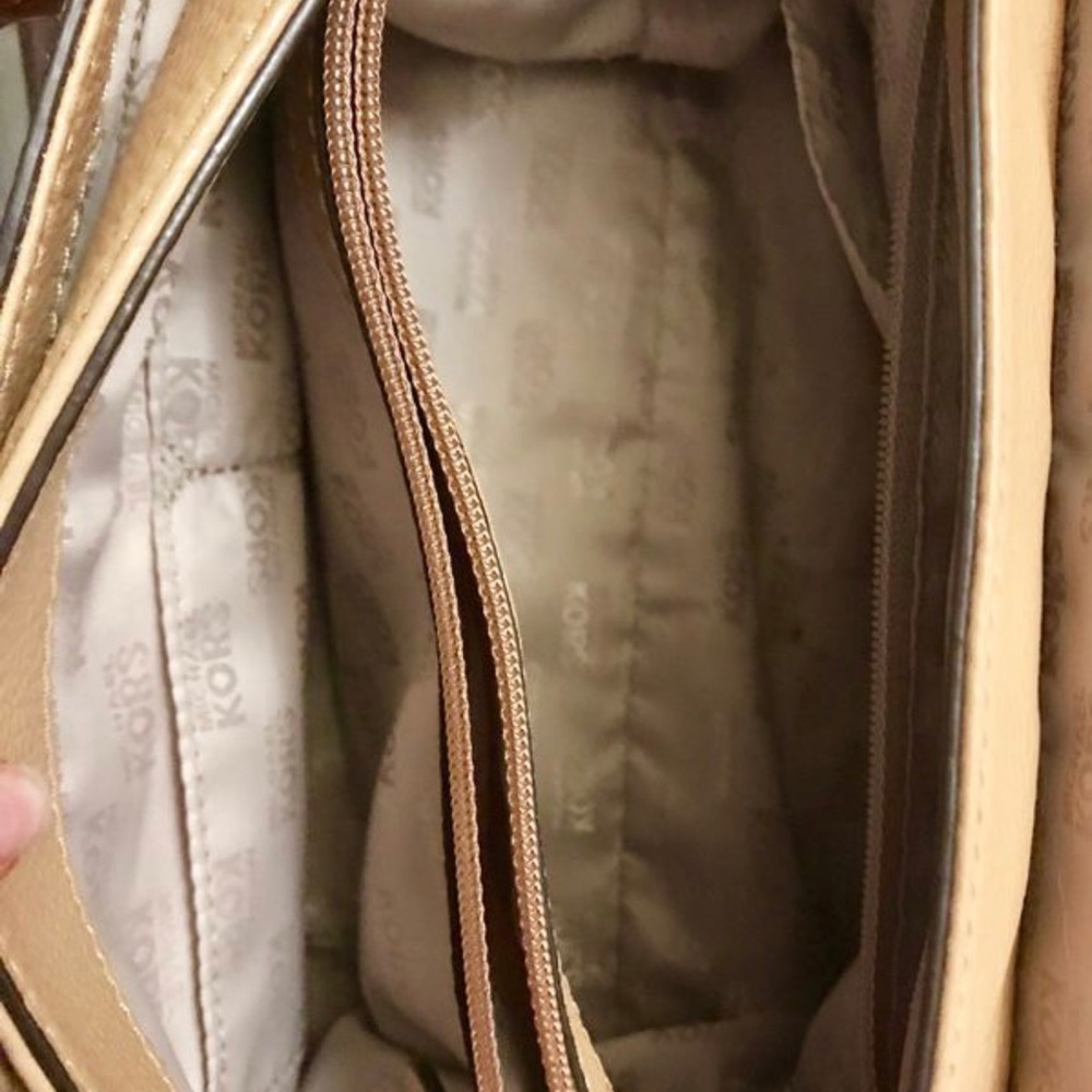 MIchael Kors purse - Picture 3 of 3